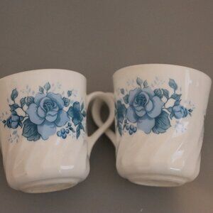 Corning Vintage Discontinued Blue Velvet Rose Mugs Set of 2 White/Blue Floral